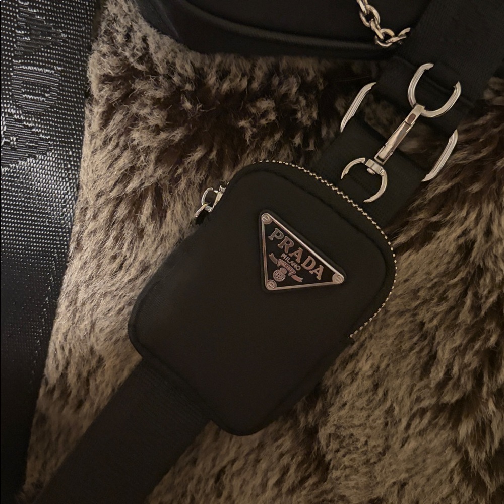 Prada logo Black Nylon Shoulder Bag with Accessories - Picture 5 of 12